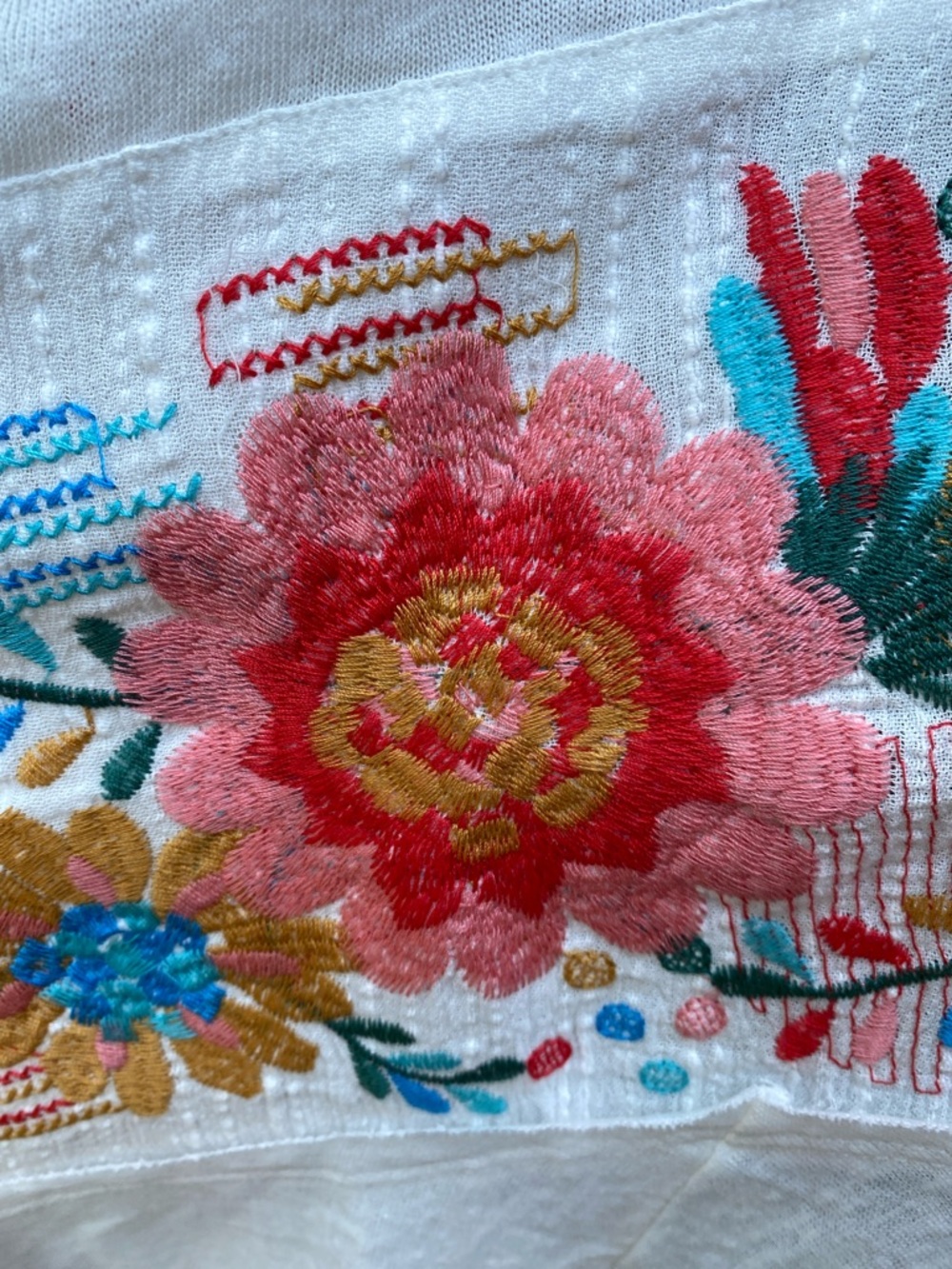 NWT Savanna Jane White Boho Embroidered Floral Poncho Top M/L - Picture 7 of 9